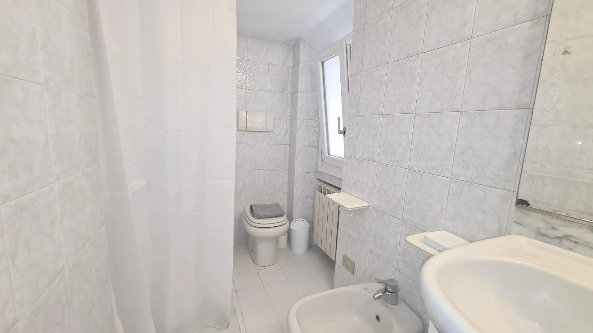 Milan Apartment - Gorla Red Line