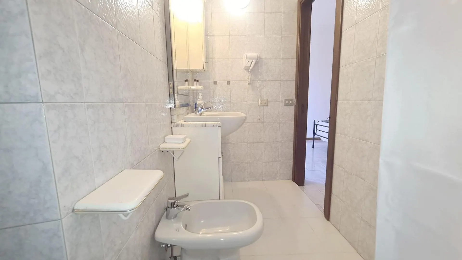 Milan Apartment - Gorla Red Line 0*,